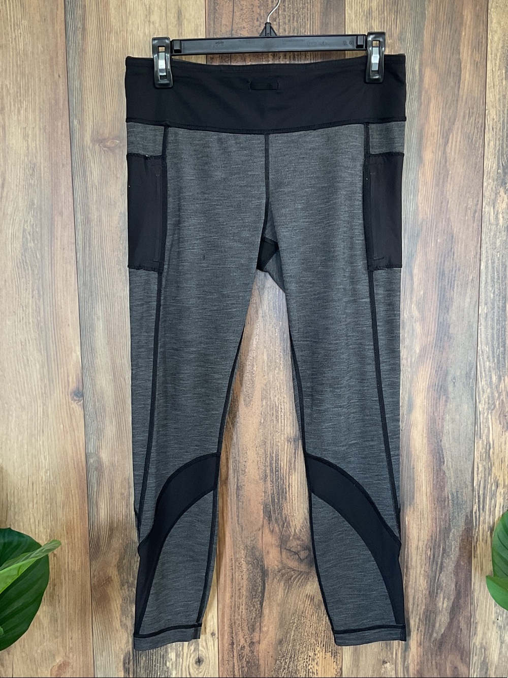 lululemon athletica Gray and Black Athletic Mesh Detail Leggings 8 437B